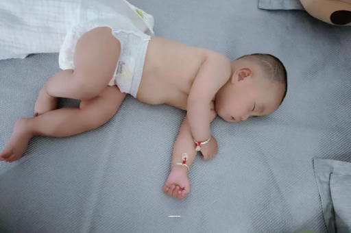 鸡西4个月宝宝特点